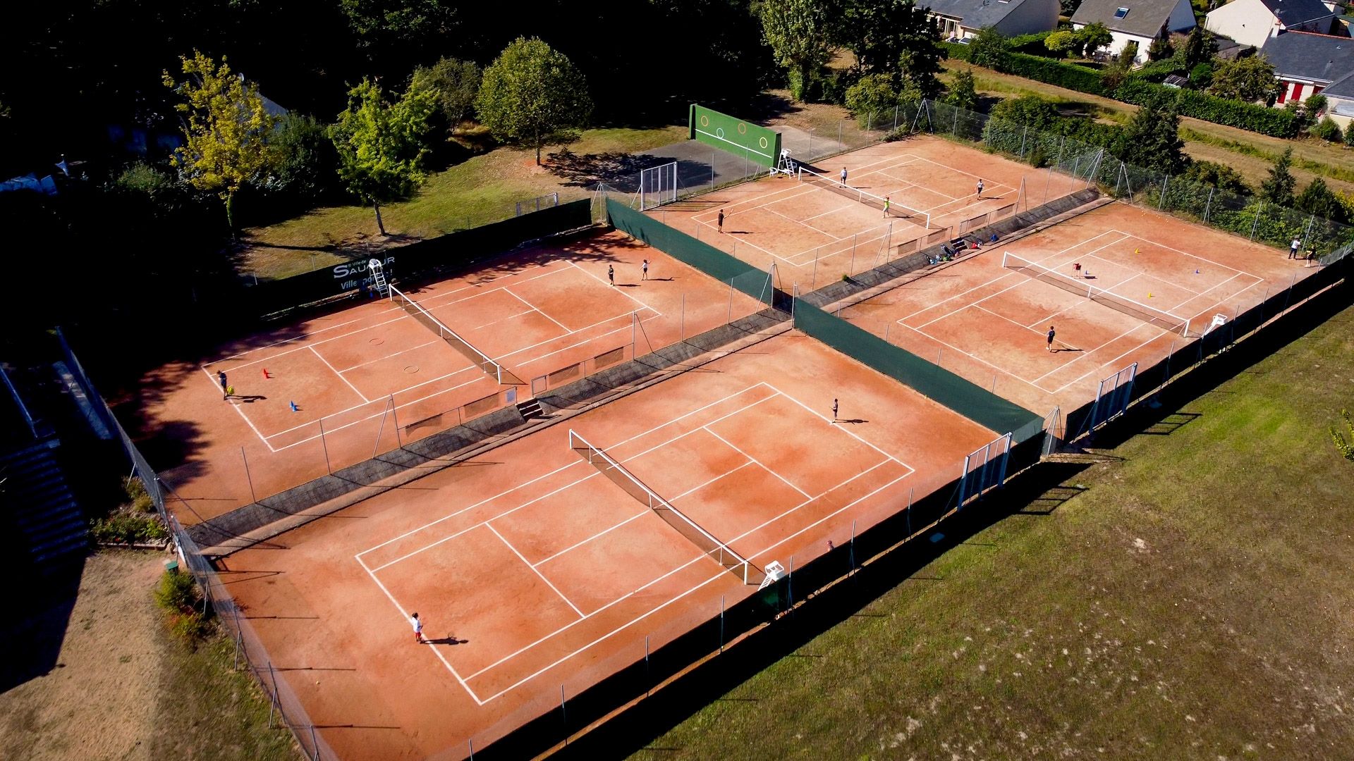 Terrains terre battue extérieur